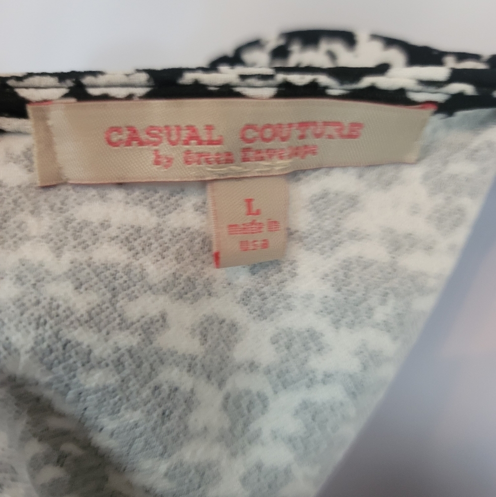 ❤ 3/$25 Casual Couture Top - Picture 6 of 7